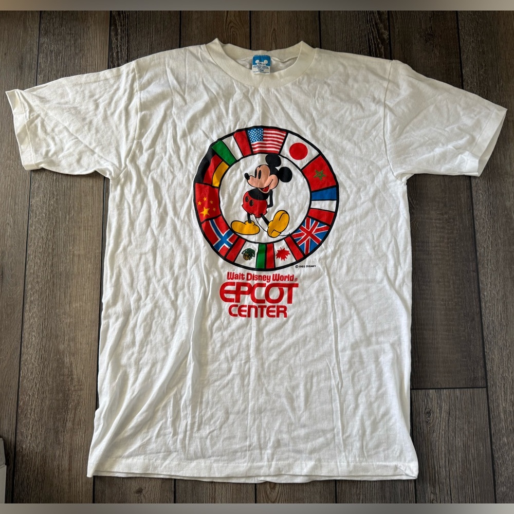 Vintage Disney Epcot Center Traveling Mickey Mouse World Showcase single stitch